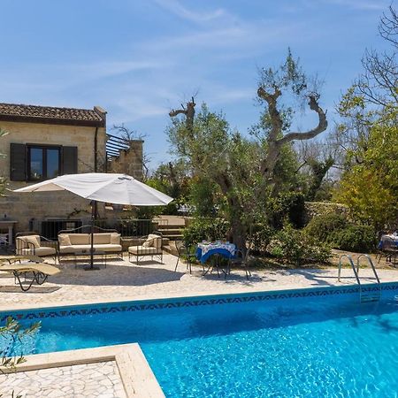 Casa Ulmi Con Piscina Bed & Breakfast Uggiano La Chiesa Bagian luar foto