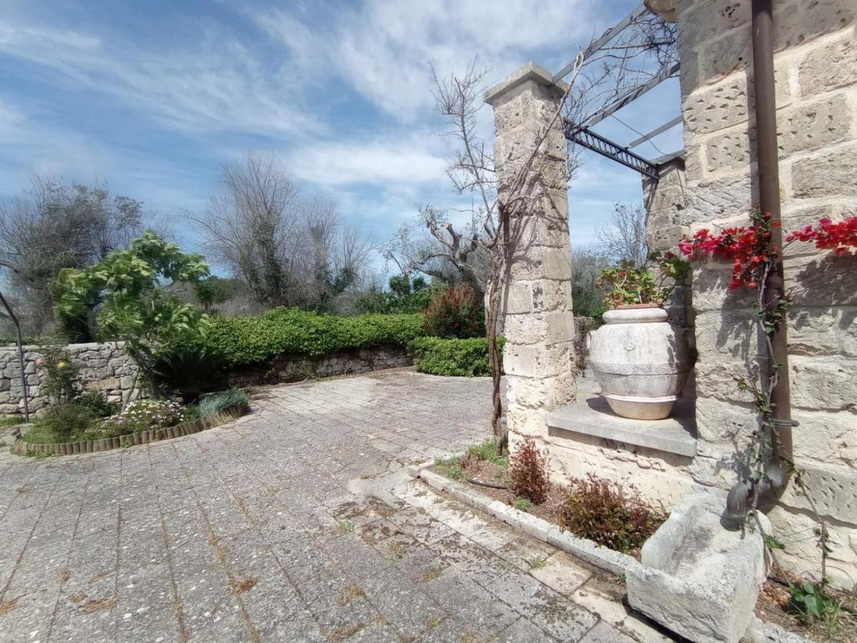 Casa Ulmi Con Piscina Bed & Breakfast Uggiano La Chiesa Bagian luar foto