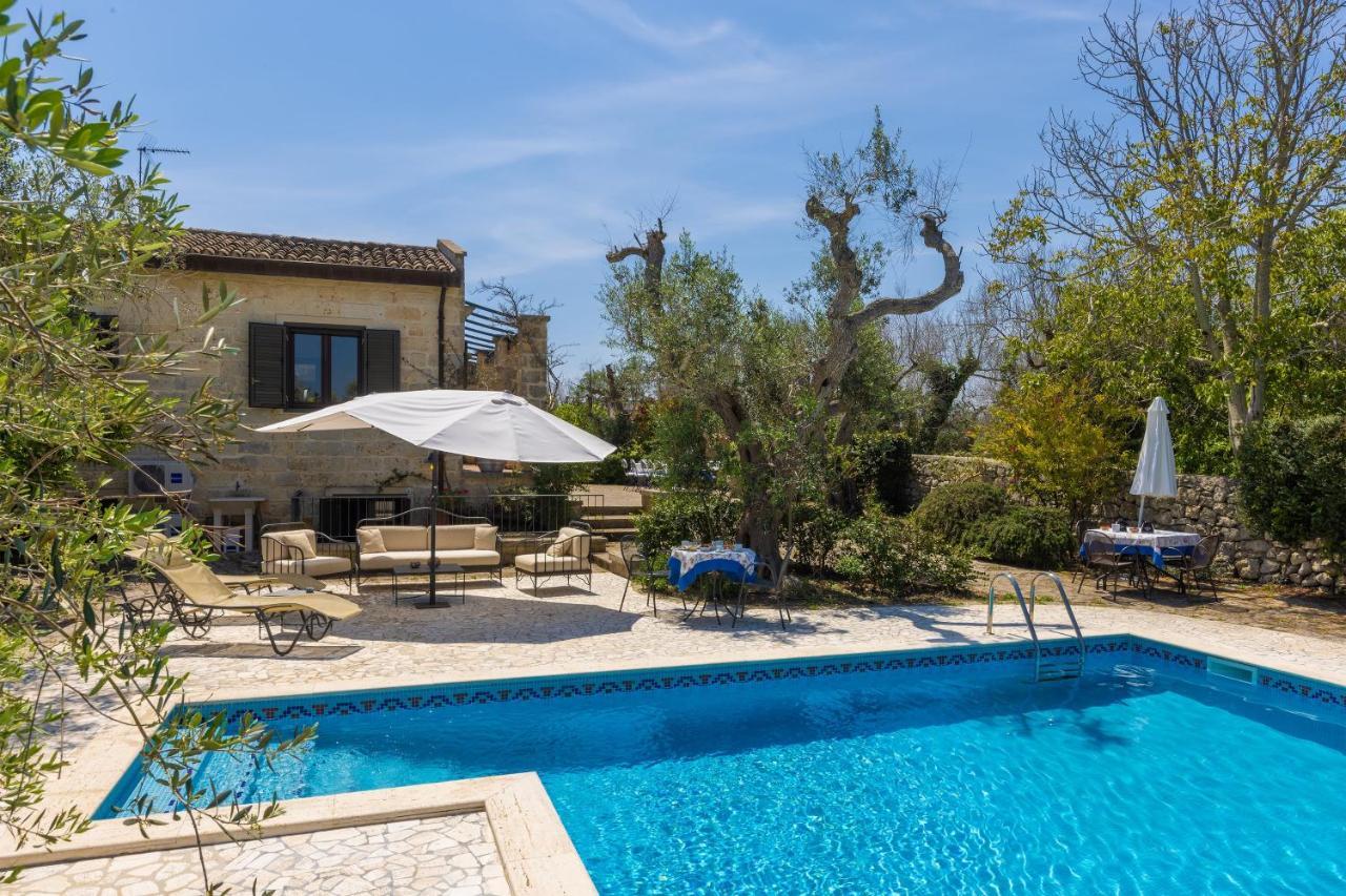 Casa Ulmi Con Piscina Bed & Breakfast Uggiano La Chiesa Bagian luar foto