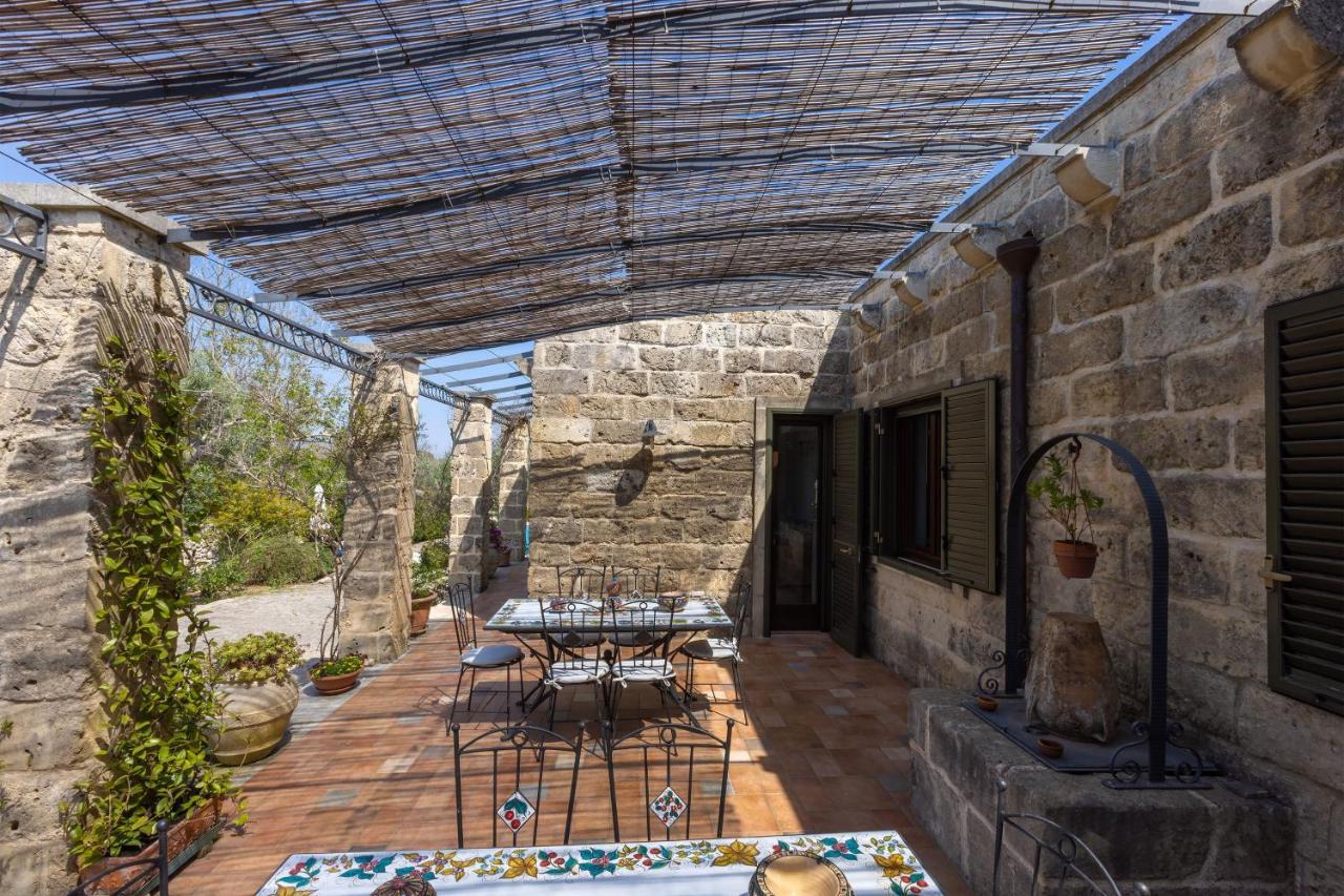 Casa Ulmi Con Piscina Bed & Breakfast Uggiano La Chiesa Bagian luar foto