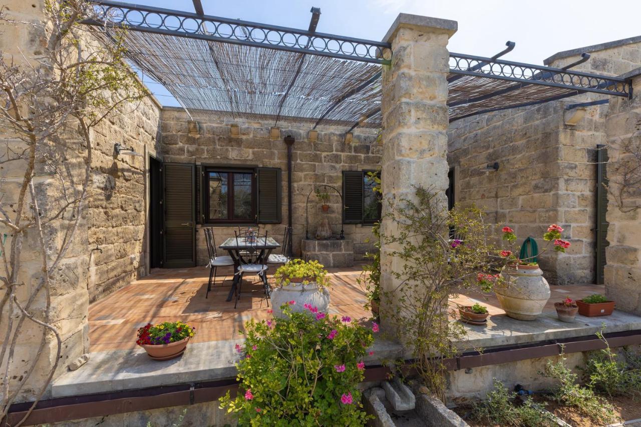 Casa Ulmi Con Piscina Bed & Breakfast Uggiano La Chiesa Bagian luar foto