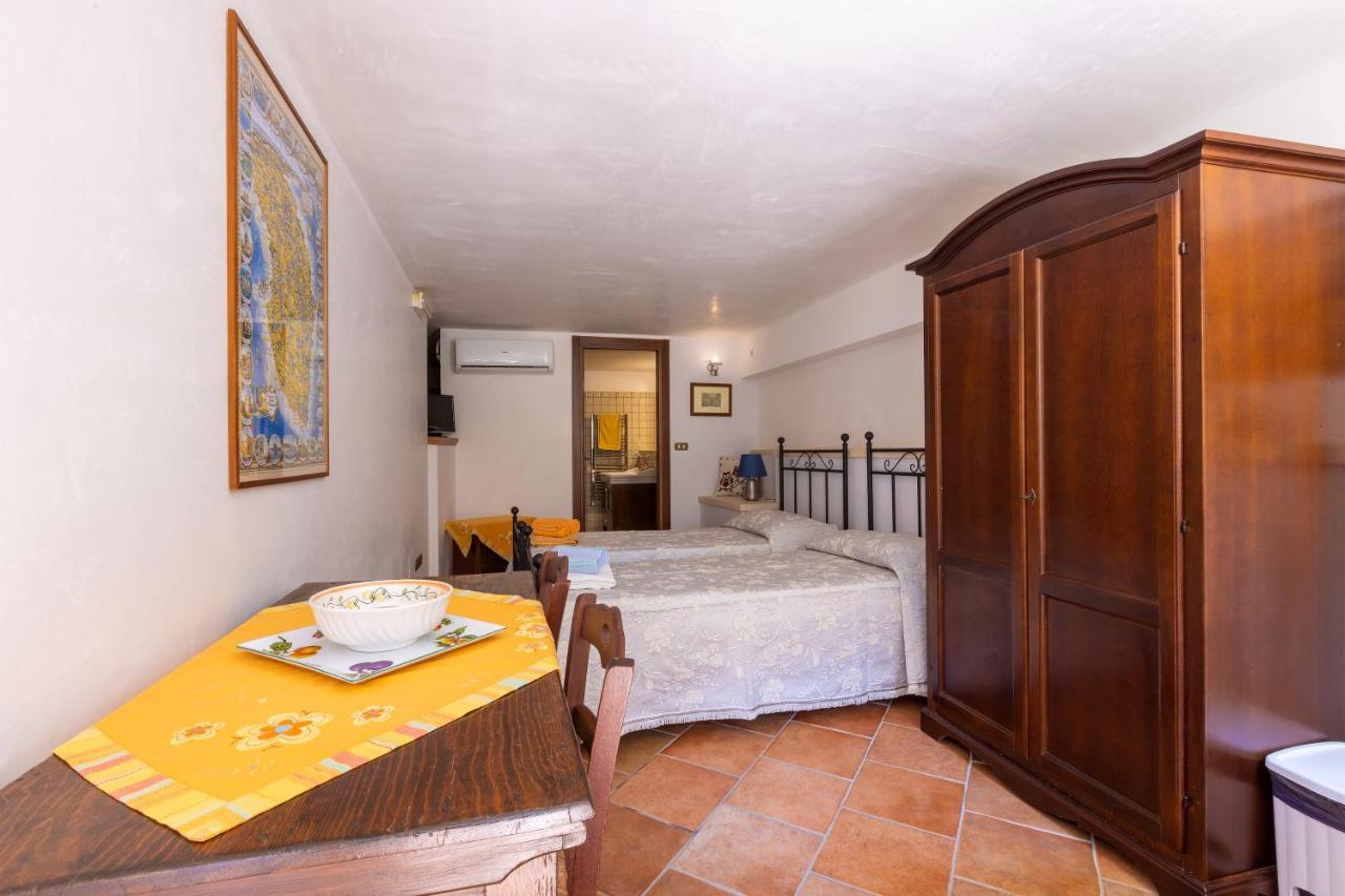 Casa Ulmi Con Piscina Bed & Breakfast Uggiano La Chiesa Bagian luar foto