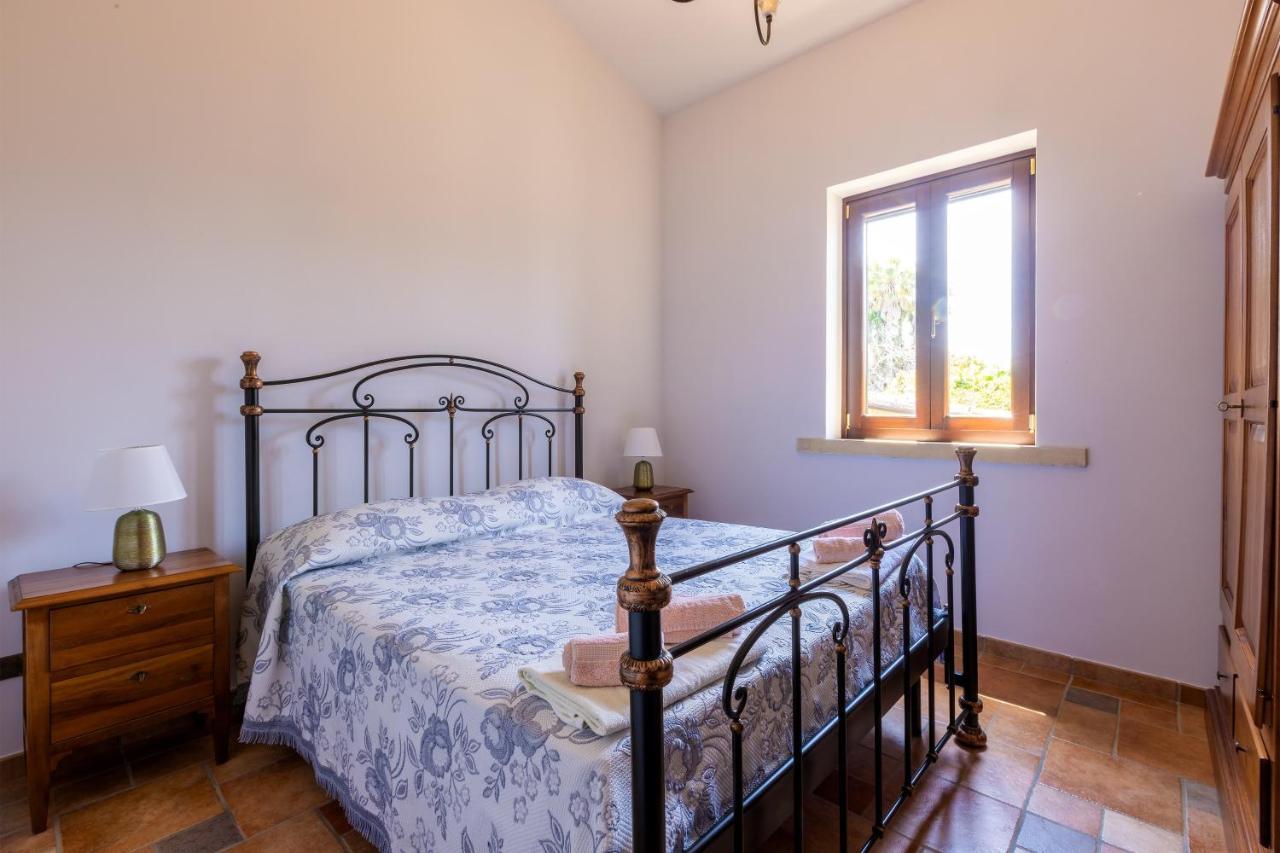 Casa Ulmi Con Piscina Bed & Breakfast Uggiano La Chiesa Bagian luar foto