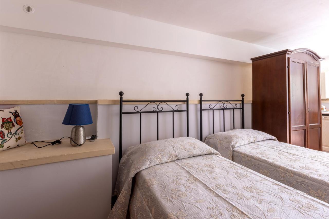Casa Ulmi Con Piscina Bed & Breakfast Uggiano La Chiesa Bagian luar foto