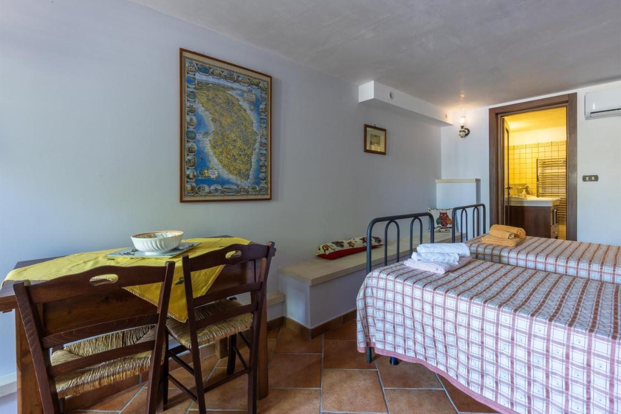 Casa Ulmi Con Piscina Bed & Breakfast Uggiano La Chiesa Bagian luar foto