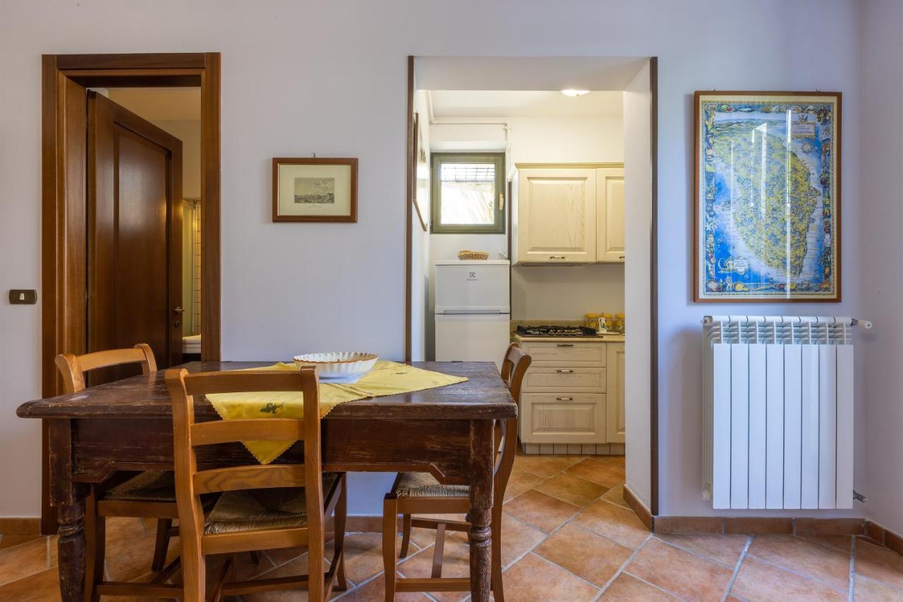 Casa Ulmi Con Piscina Bed & Breakfast Uggiano La Chiesa Bagian luar foto