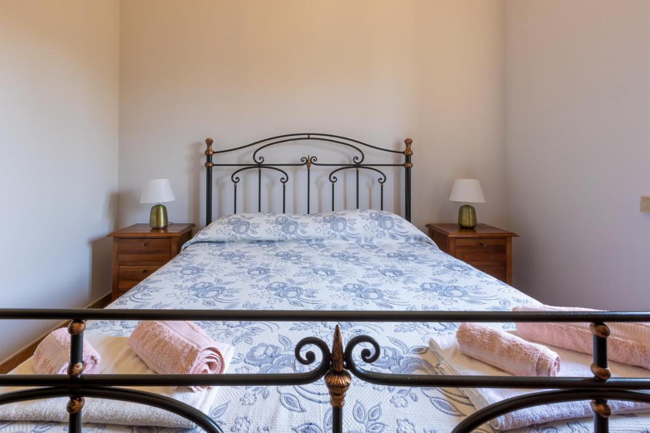 Casa Ulmi Con Piscina Bed & Breakfast Uggiano La Chiesa Bagian luar foto
