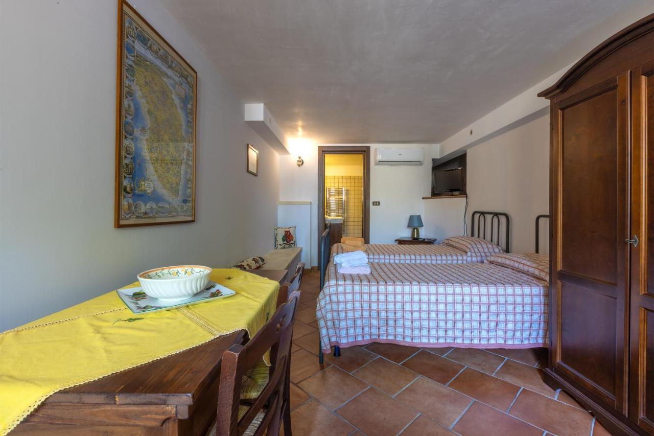 Casa Ulmi Con Piscina Bed & Breakfast Uggiano La Chiesa Bagian luar foto