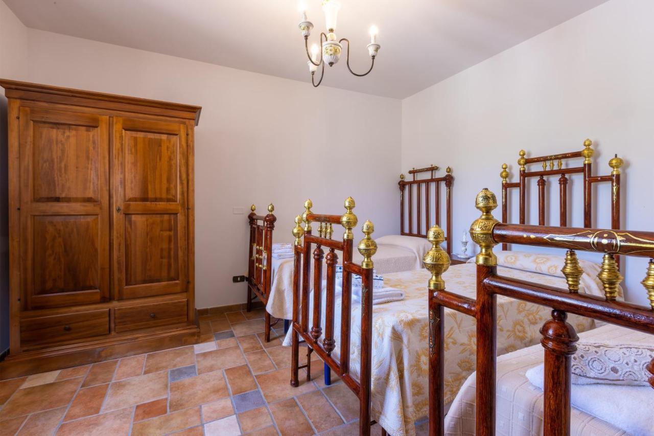 Casa Ulmi Con Piscina Bed & Breakfast Uggiano La Chiesa Bagian luar foto