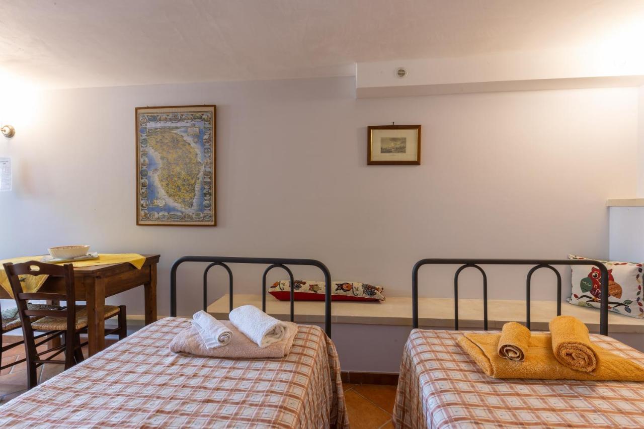 Casa Ulmi Con Piscina Bed & Breakfast Uggiano La Chiesa Bagian luar foto