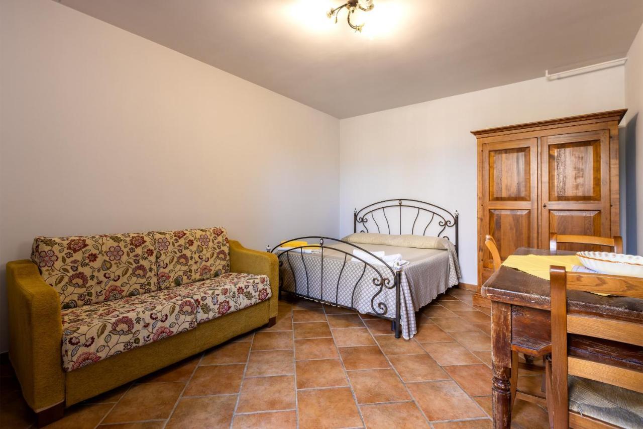 Casa Ulmi Con Piscina Bed & Breakfast Uggiano La Chiesa Bagian luar foto