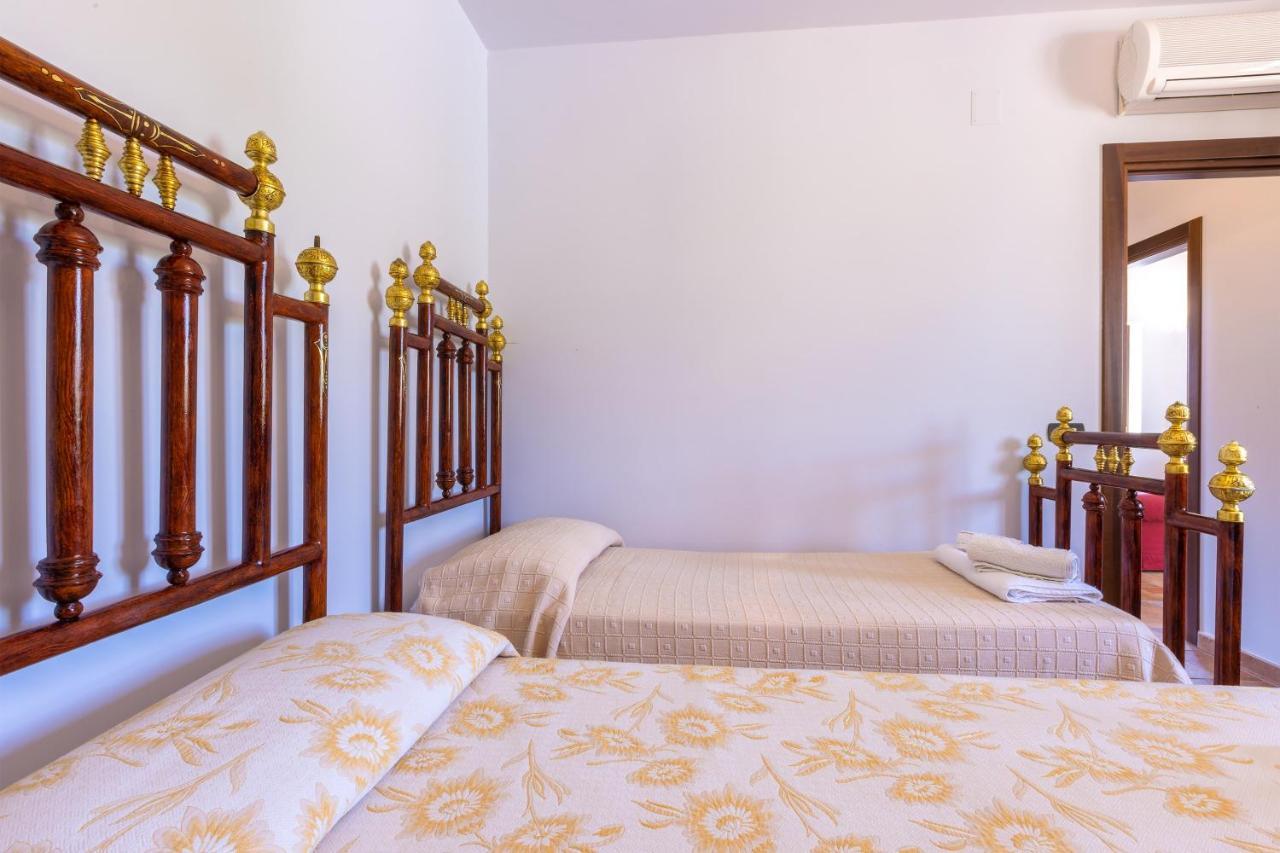 Casa Ulmi Con Piscina Bed & Breakfast Uggiano La Chiesa Bagian luar foto