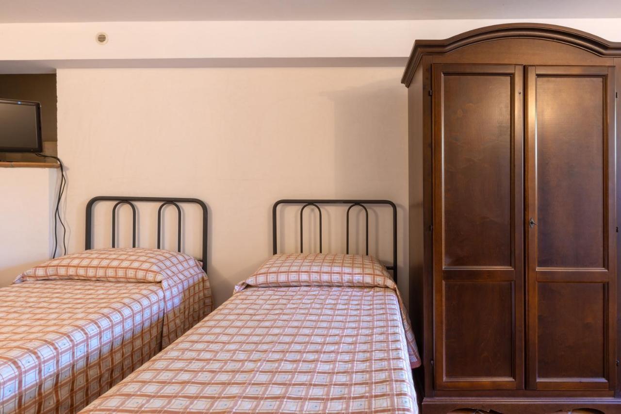 Casa Ulmi Con Piscina Bed & Breakfast Uggiano La Chiesa Bagian luar foto