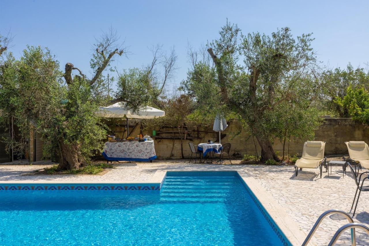Casa Ulmi Con Piscina Bed & Breakfast Uggiano La Chiesa Bagian luar foto